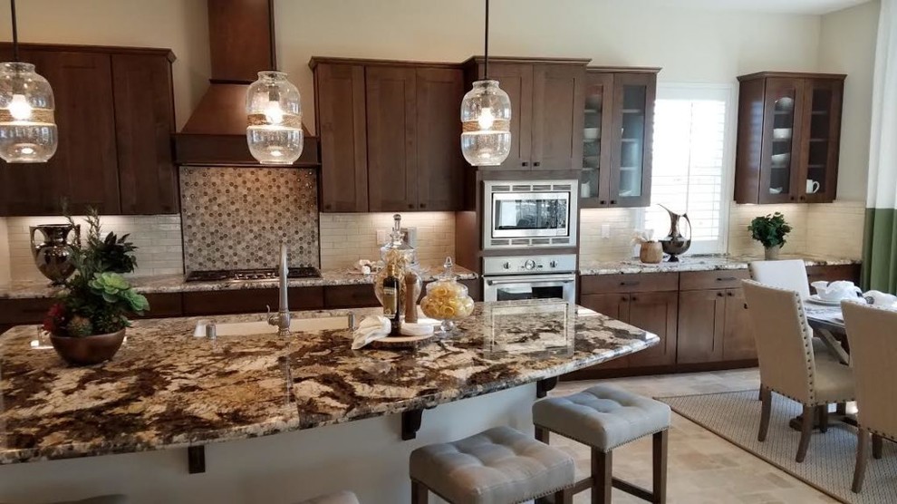 Kitchen - transitional kitchen idea in Sacramento
