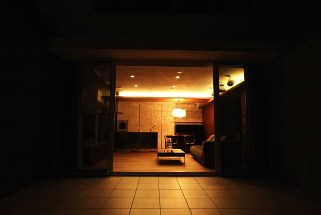 空を切り取る家 moderne-salon