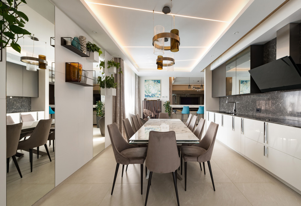 Cette image montre une salle à manger design avec un sol en carrelage de porcelaine, un sol beige et un plafond décaissé.