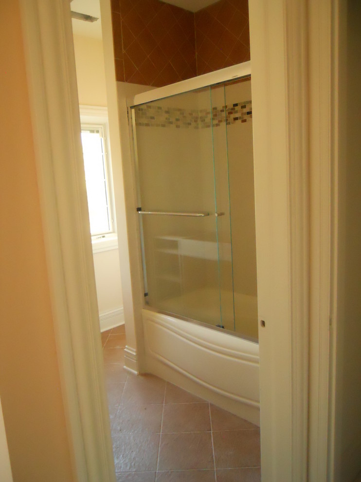 Inspiration for a transitional home design remodel in Chicago