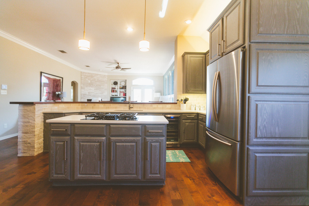 Transitional kitchen photo in Austin