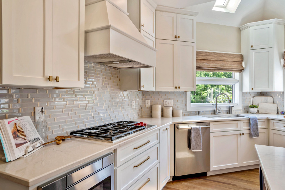 Inspiration for a transitional kitchen remodel in Columbus