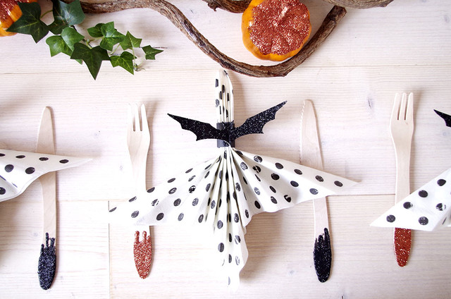 Idée pour une décoration d'Halloween originale : papillons en papier