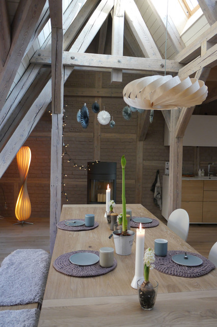 Dachgeschoss- Ausbau mit Massivholz contemporain-salon
