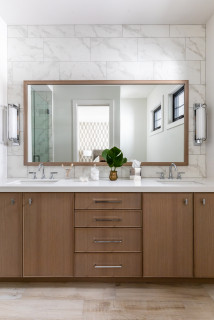 Should You Have One Sink or Two in Your Primary Bathroom? (9 photos)
