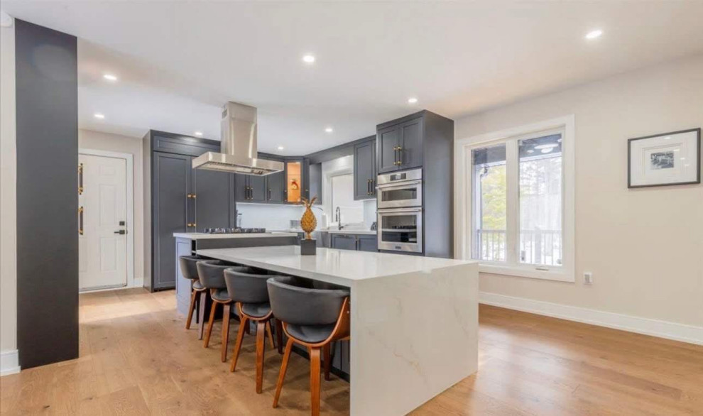 Elegant Kitchen Design - Eye catching hardware and color