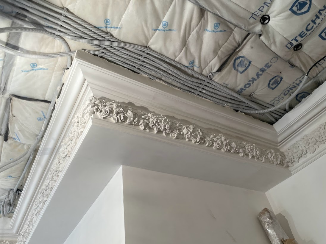 Потолочный декор из гипса