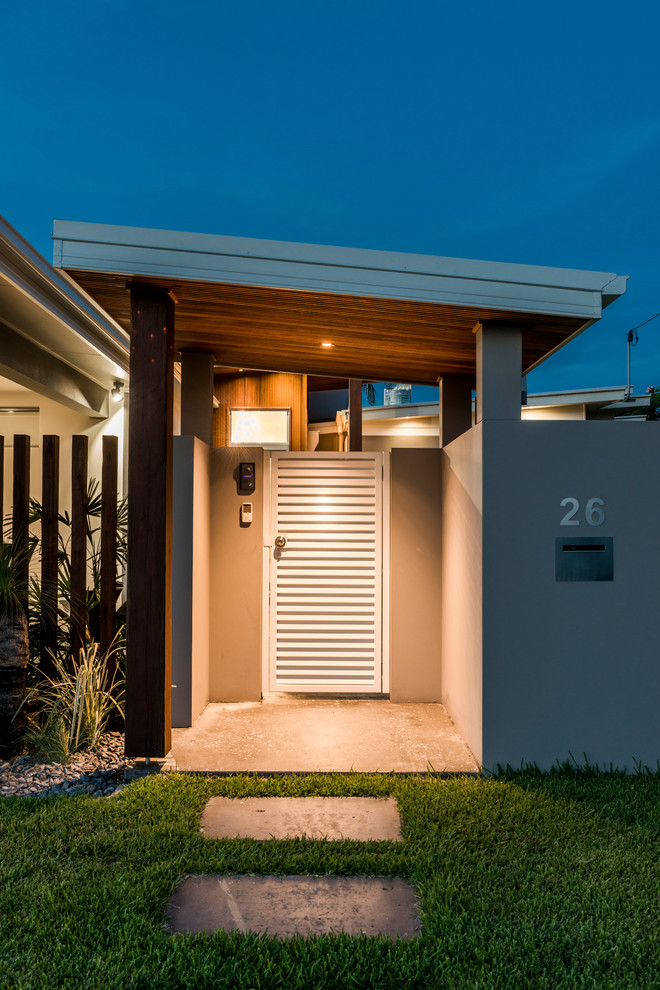 This is an example of a tropical entryway in Gold Coast - Tweed.