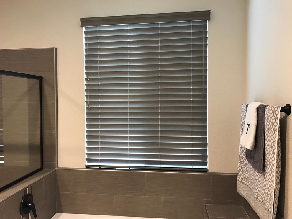 Bathroom - transitional bathroom idea
