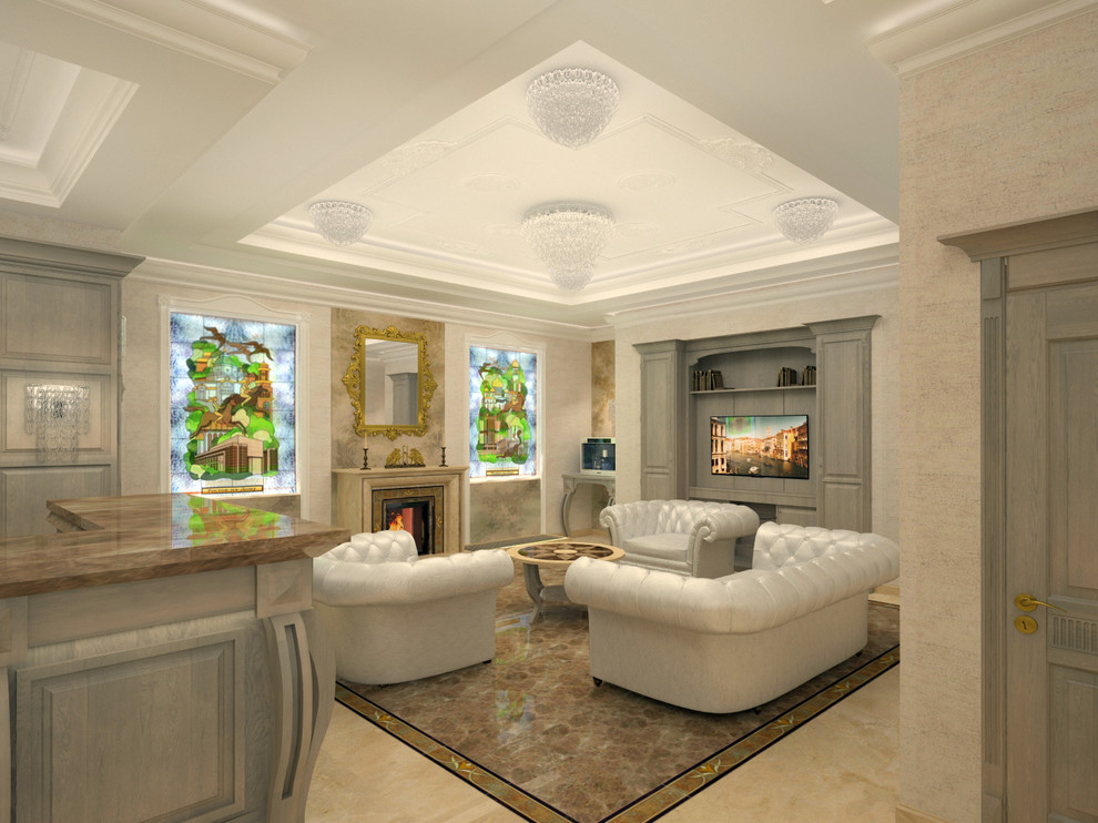 Главный холл гостиницы с витражами