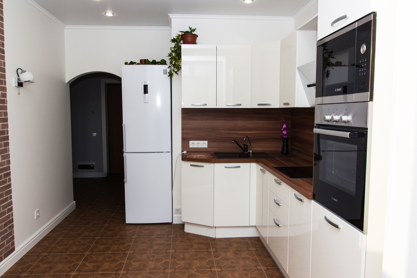 г. Тюмень, ул. Чаркова 81