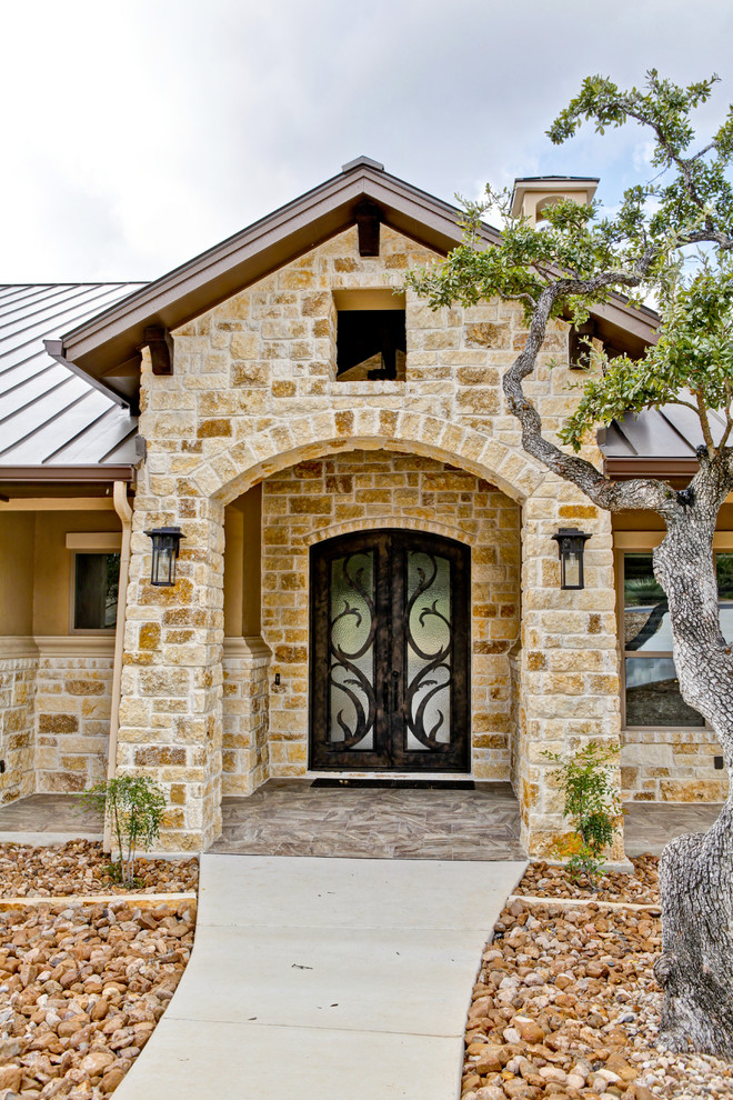 Inspiration for a transitional entryway remodel in Dallas