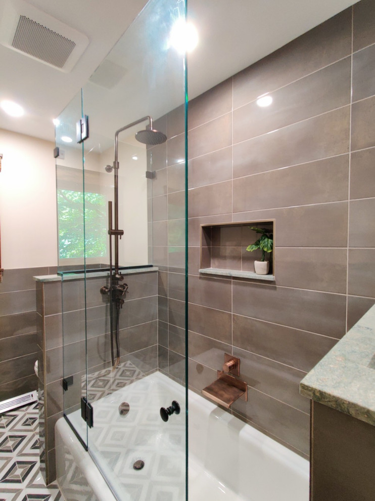 Home design - rustic home design idea in Bridgeport