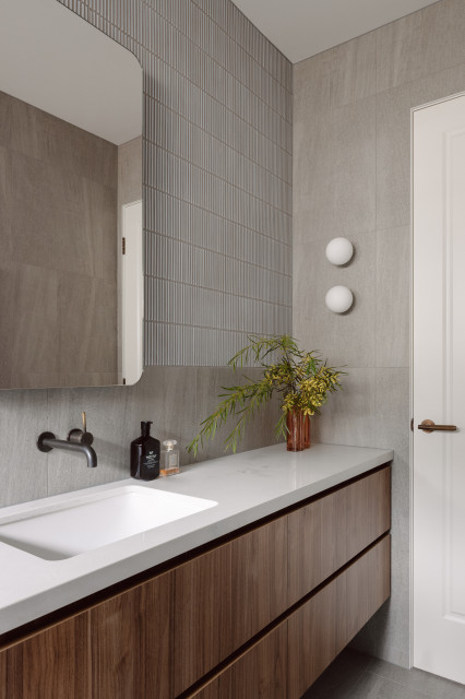 Hawthorn House contemporary-bathroom