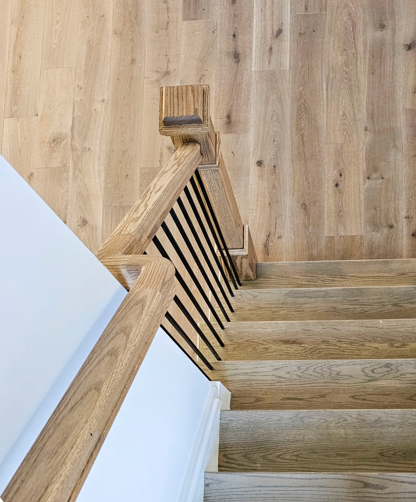 Источник вдохновения для домашнего уюта: маленькая п-образная деревянная лестница в стиле модернизм с деревянными ступенями и перилами из смешанных материалов для на участке и в саду
