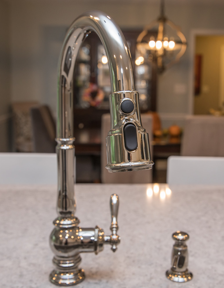 Inspiration for a transitional home design remodel in Atlanta
