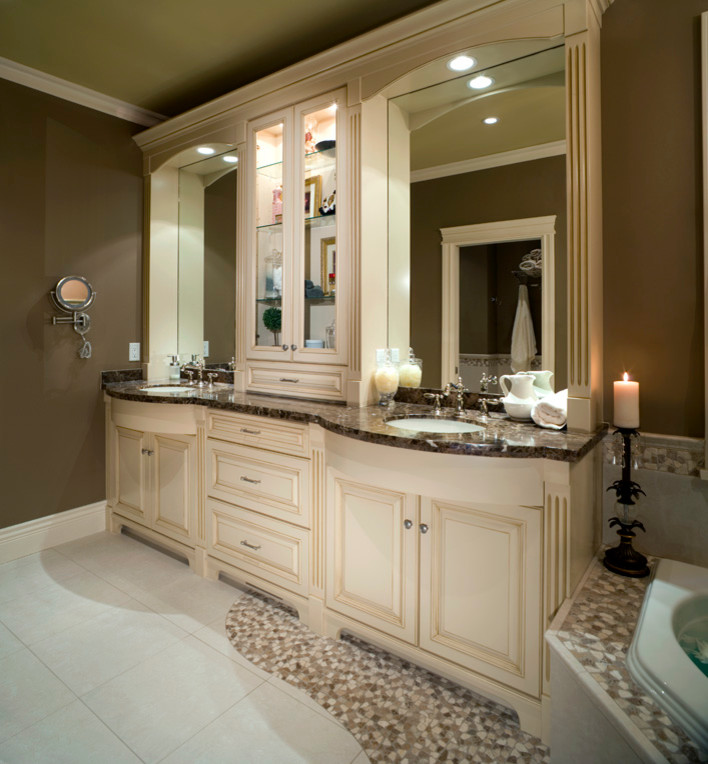 Home design - traditional home design idea in Vancouver