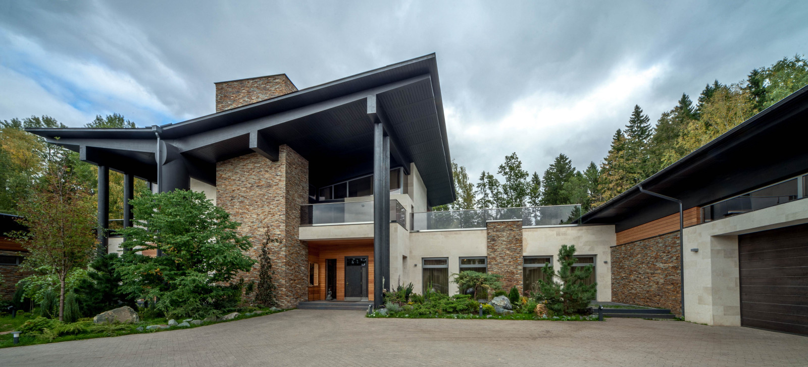 Современный загородный дом "Wing house"