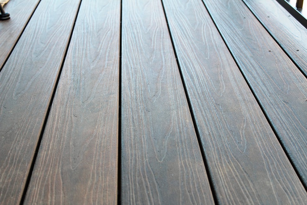 Example of a transitional deck design in Orange County