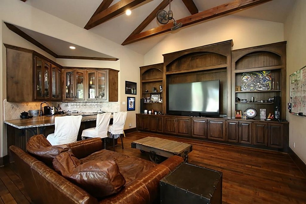Transitional home design photo in Houston