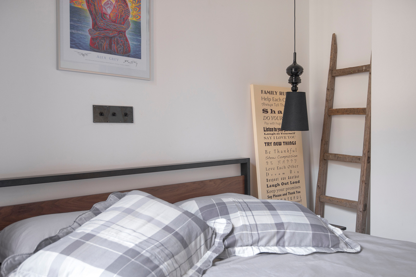 Квартира в стиле лофт для холостяка с 2мя кошками и собакой