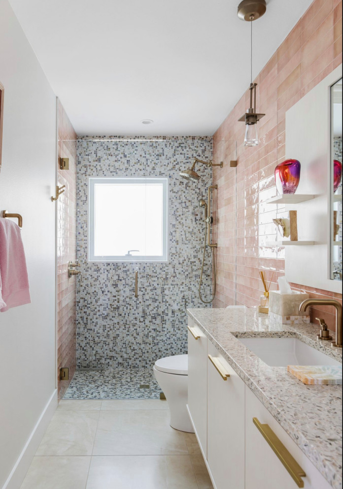 На фото: узкая и длинная ванная комната в стиле ретро