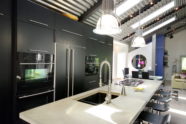 Industrial Design Bungalow in SLC modern-kueche