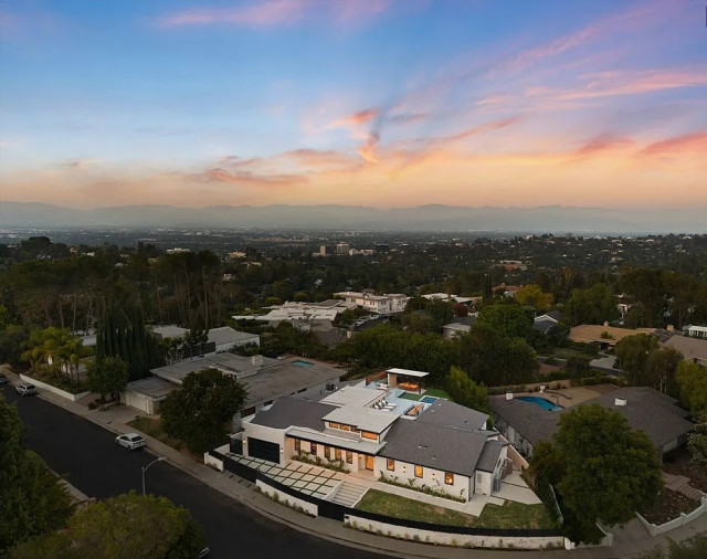 Adlon Rd. contemporary