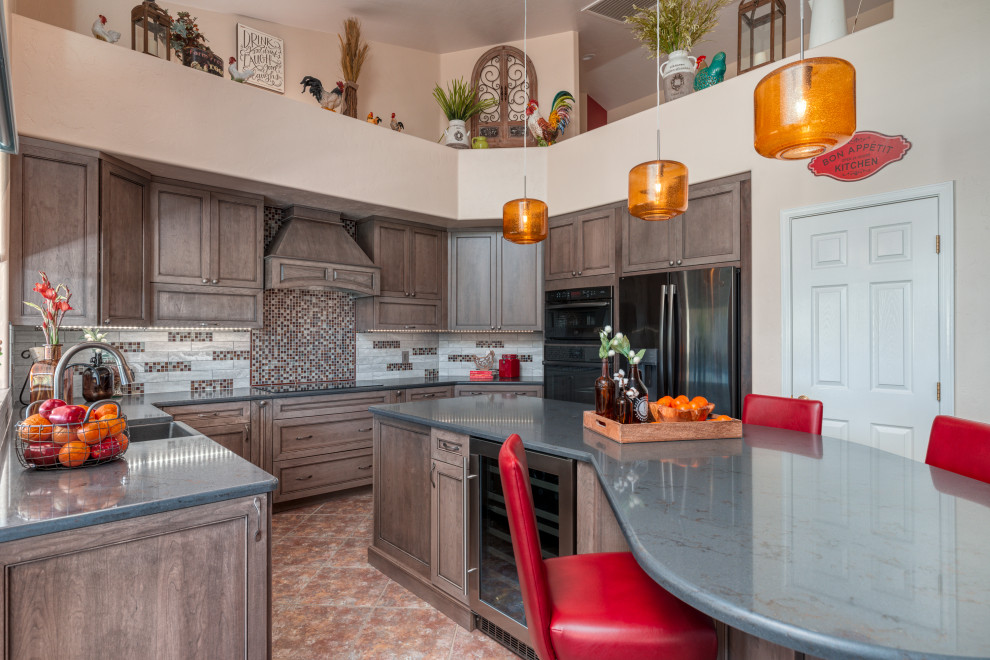 Kitchen - transitional kitchen idea in Phoenix
