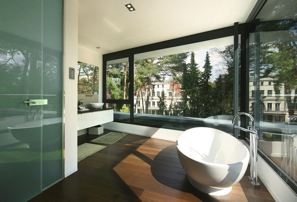 This is an example of a contemporary bathroom in Leipzig.