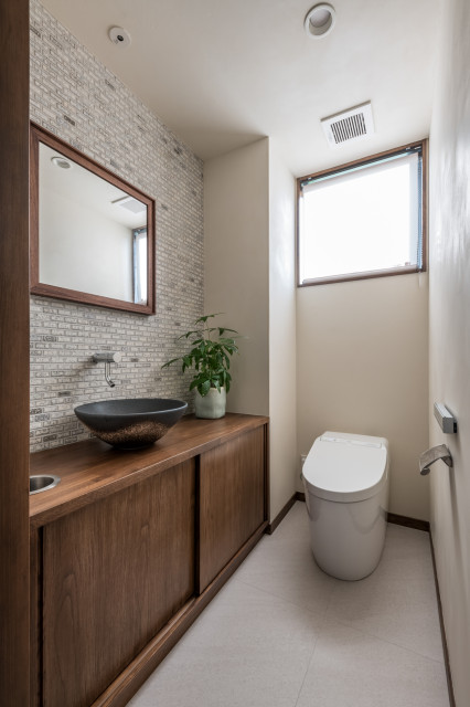 離れのある家 moderne-japonais-toilettes