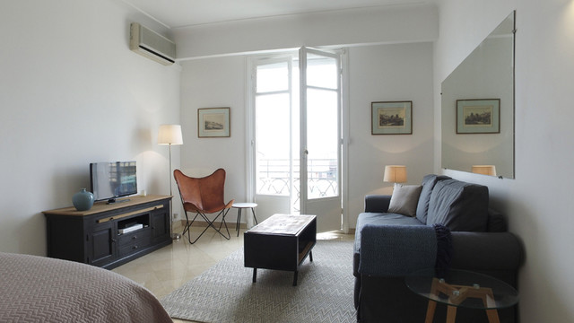 R&eacute;novation compl&egrave;te d'un appartement contemporary-vardagsrum
