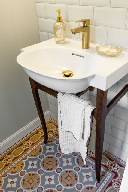 Die Kirsche traditional-cloakroom