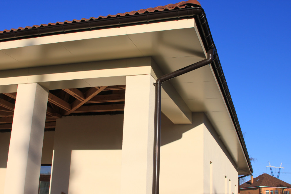 Подшивка свесов кровли панелями Alucobond