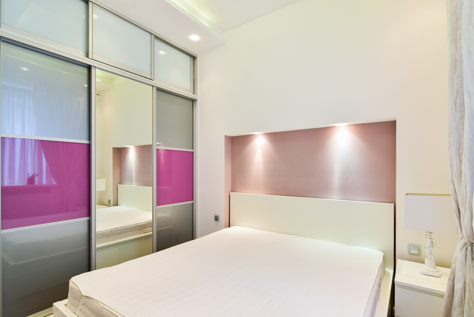 76 квадратов белого