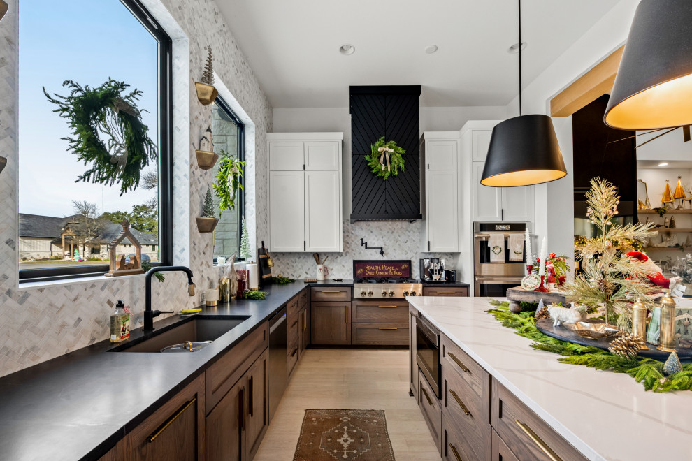Inspiration for a transitional kitchen remodel in Austin