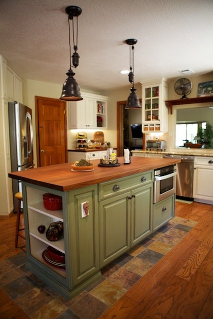 Photo of a country kitchen in Los Angeles.