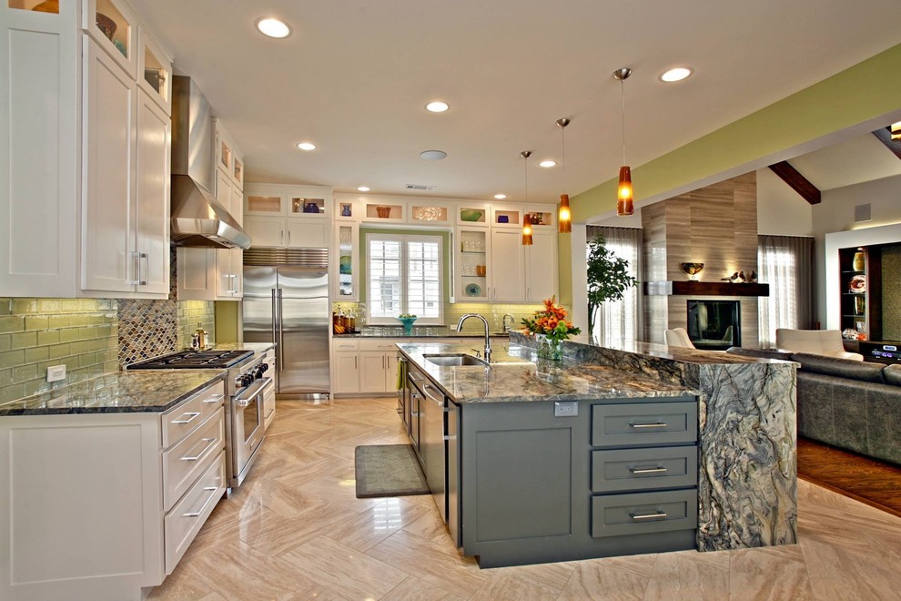 Transitional kitchen photo in Dallas