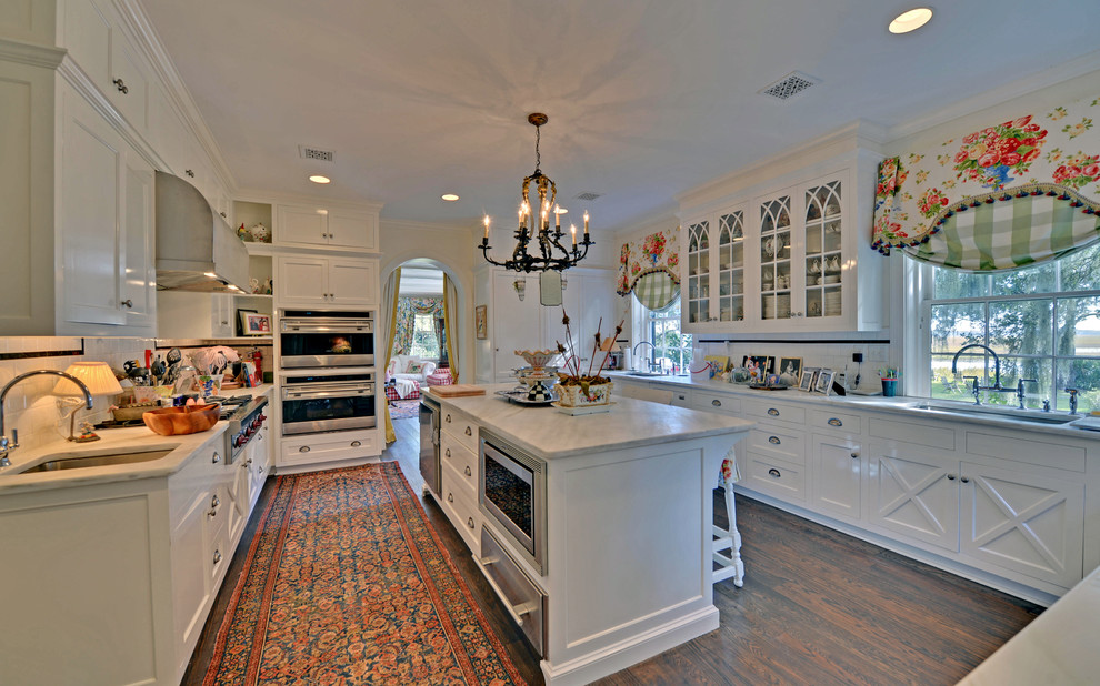 Elegant kitchen photo in Atlanta