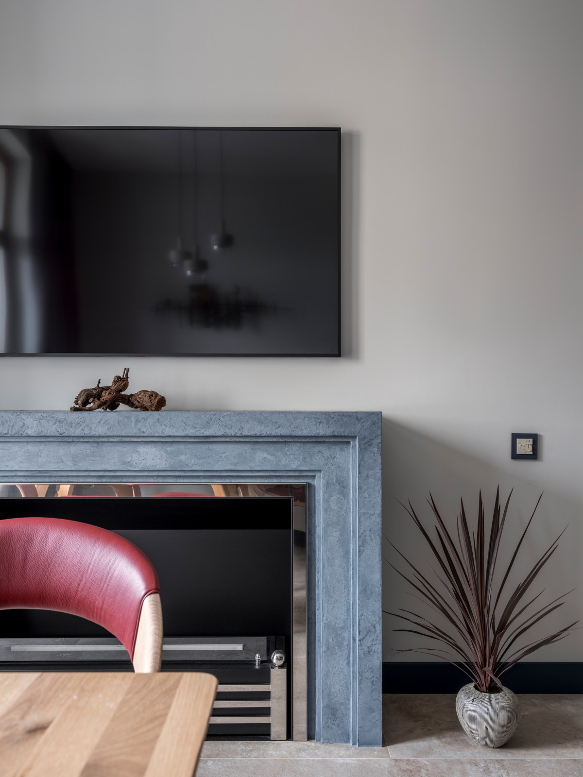 Вдали от глаз/ Out of sight