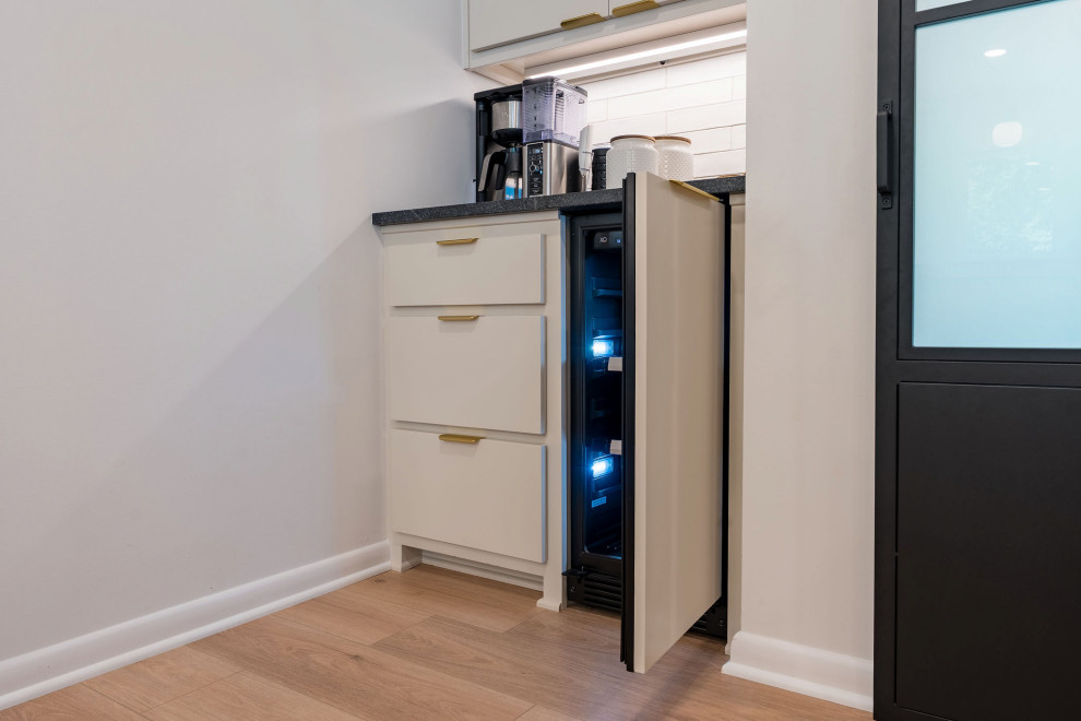 Modern Kitchen and Laundry Room