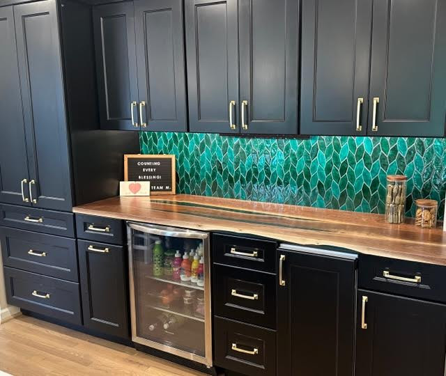 FAMILY BEVERAGE BAR AREA