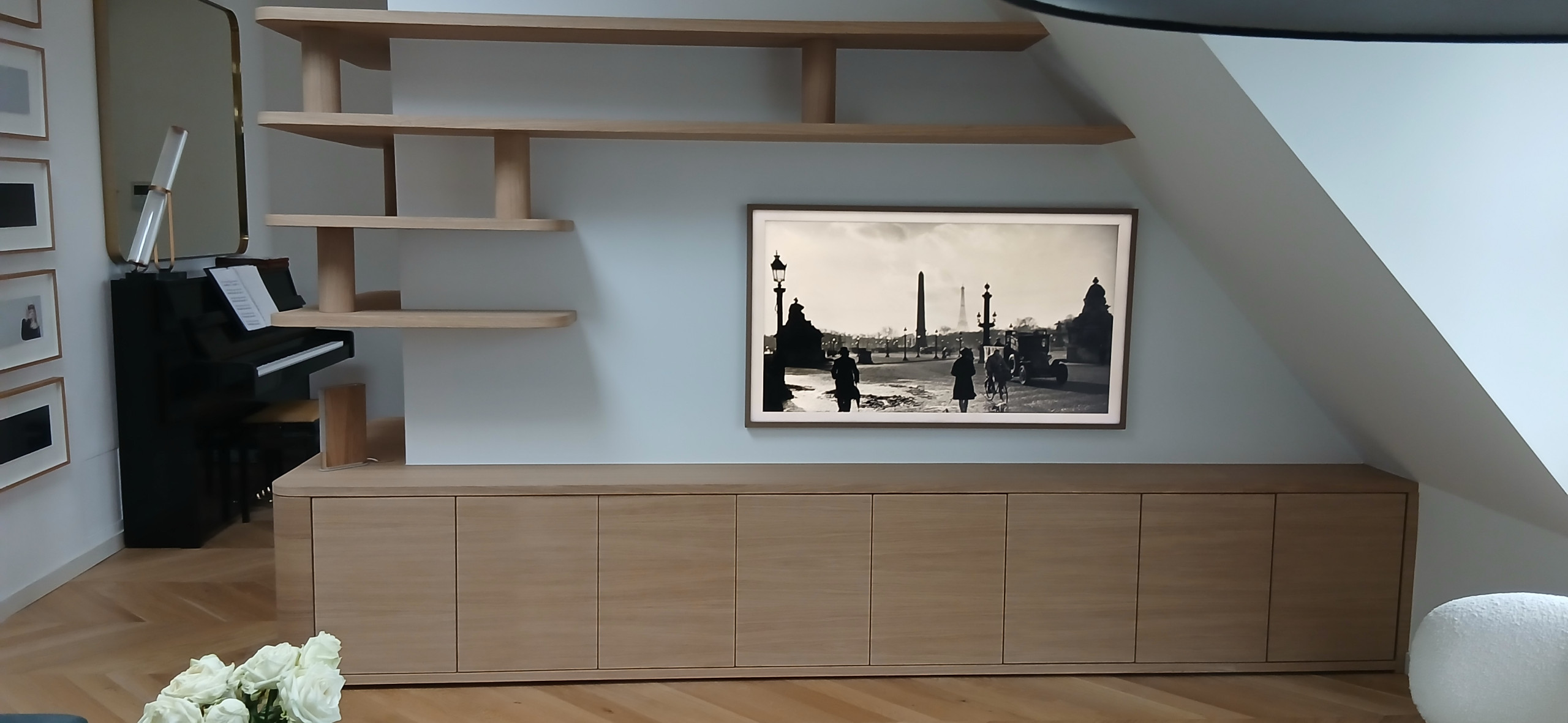 Bibliothèque suspendue et meuble TV