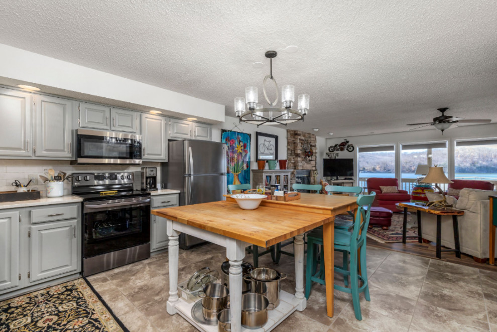 Beautiful Kitchen and Bathroom Remodel