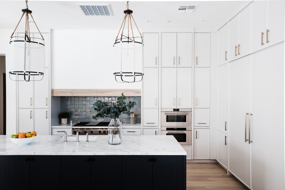 Transitional kitchen photo in Phoenix