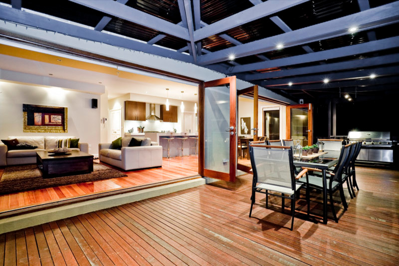 Design ideas for a contemporary patio in Melbourne.