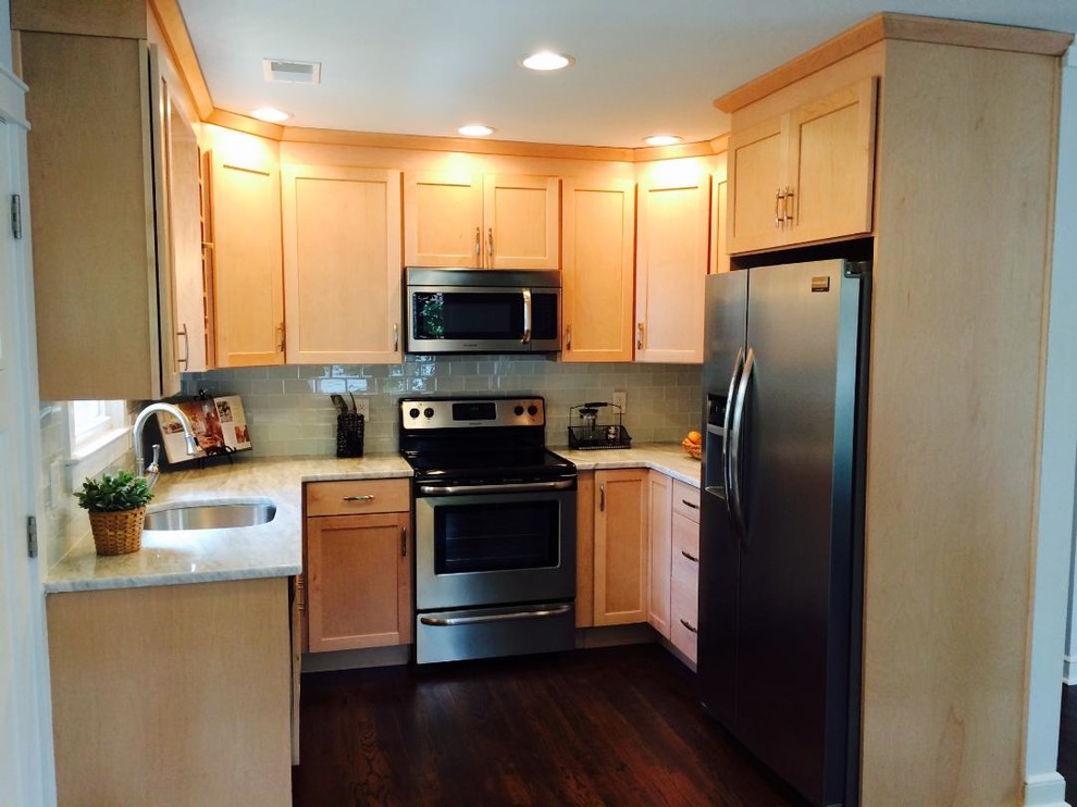 Inspiration for a small l-shaped dark wood floor eat-in kitchen remodel in Charleston with an undermount sink, shaker cabinets, light wood cabinets, ceramic backsplash and stainless steel appliances