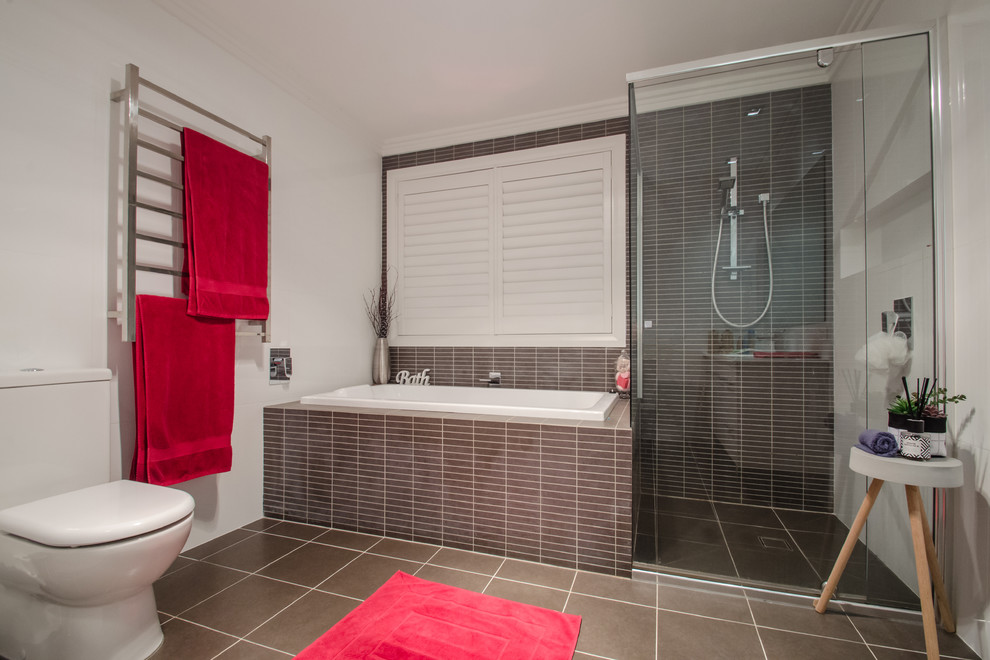 Contemporary bathroom in Melbourne.