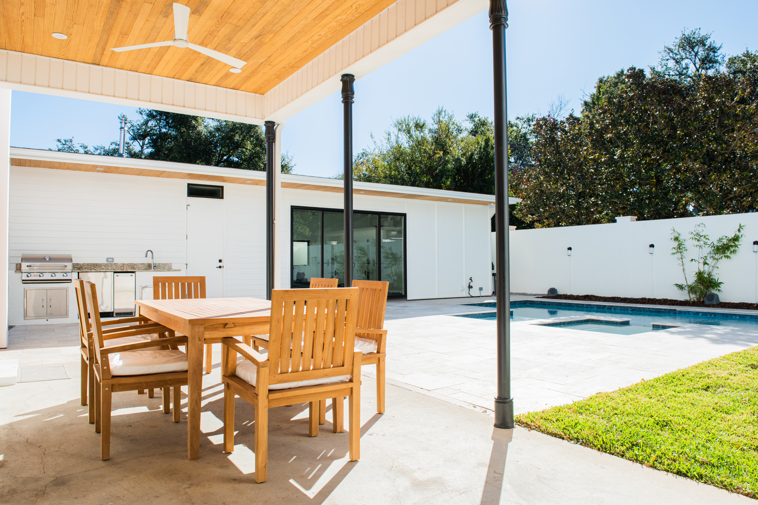 Side Courtyard Cabana