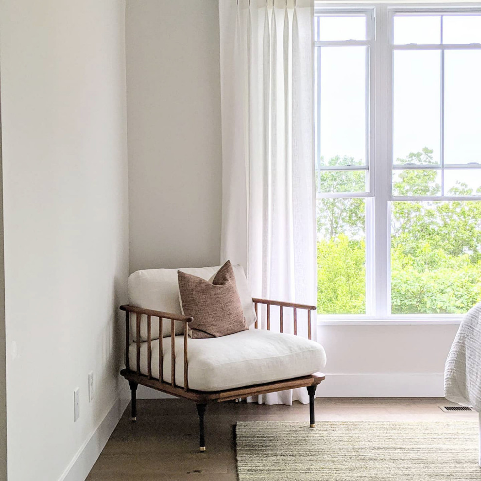Example of a transitional home design design in St Louis